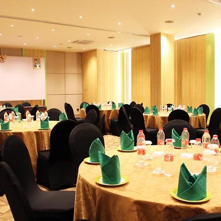 Zest Parang Raja Solo By Swiss-Belhotel International Bonorejo Exteriör bild