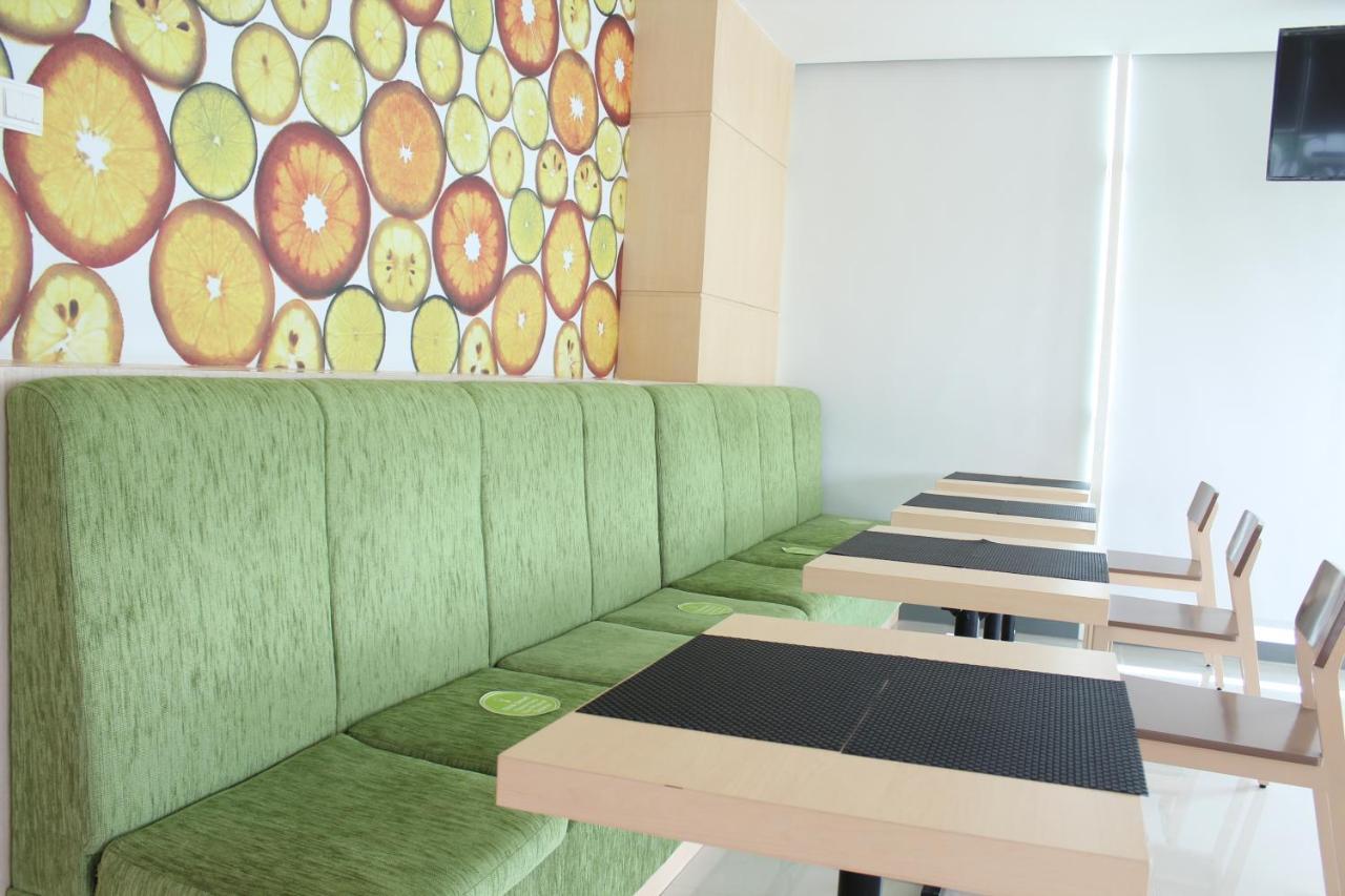 Zest Parang Raja Solo By Swiss-Belhotel International Bonorejo Exteriör bild
