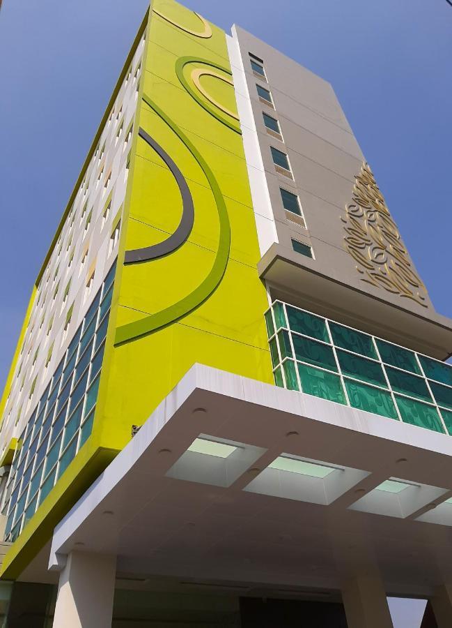 Zest Parang Raja Solo By Swiss-Belhotel International Bonorejo Exteriör bild